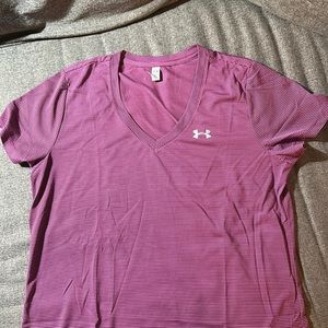 Under Armour Pink V-Neck t-shirt size Large